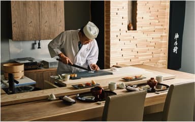神の前カウンター　総料理長