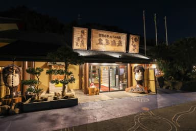 レトロな外観でお出迎え