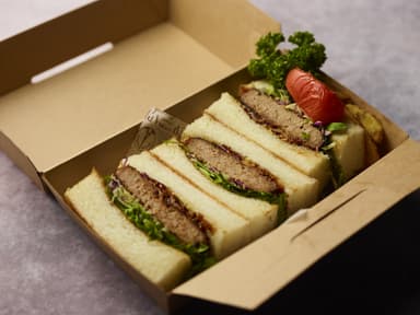 鳥取和牛のビーフハンバーグ サンドウィッチ＆ポテトフライ