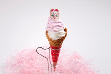 「いちごのモンブランソフト」700円（キャラクターカフェ「チィコ チィコ」）