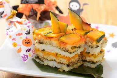 蒸しかぼちゃとカレーそぼろのミルフィーユ寿司