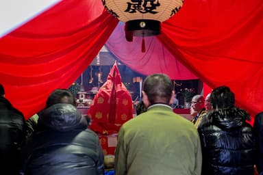 「加持祈祷」の様子(2)