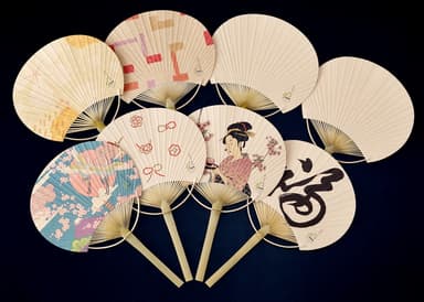 うちわはエコな暑さ対策グッズ