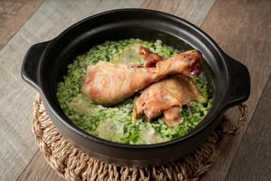 骨付き鶏もも肉とブルーチーズ　土鍋ハーブリゾット(1&#44;628円)