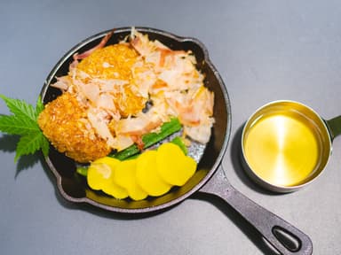 どっさり鰹節の焼きおにぎり出汁茶漬け