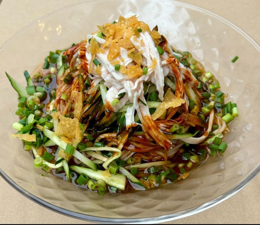 下北沢で本場台湾の味を！「台湾綺鷄(タイワン キッチン)」で
夏限定の辛い冷やし涼麺
「麻辣鶏絲涼麺」と「担々鶏絲涼麺」販売開始