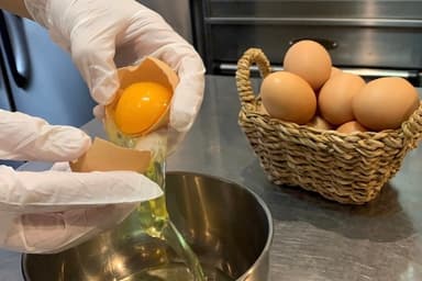 のびのびと育った鶏から産まれた有精卵