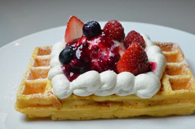 ブリュッセルワッフル(ミックスベリー) イートイン850円