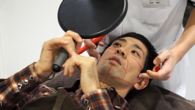 柴田さん施術中