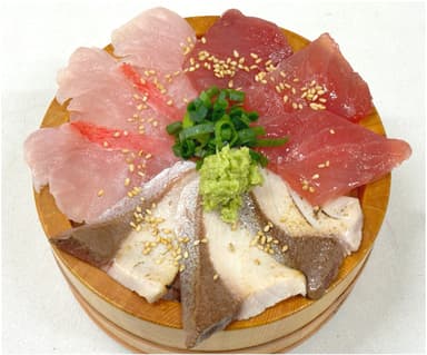 「金目鯛・鮪・炙りブリ桶丼」