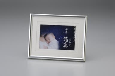 ハガキサイズでフォトスタンドへ