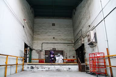 写真正面下の扉がパトラボの入口。錦糸町駅にほど近い利便性の高い場所にこうした倉庫が現存していることも墨田区の強みといえる