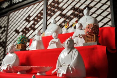 有田焼の磁器雛人形_白磁城雛(佐賀)