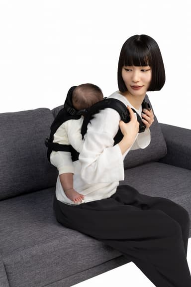 リュックを背負うようにスムーズにおんぶ。肩ベルトが厚く安定感があります。