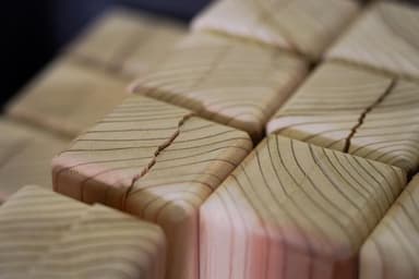 一つ一つ木目が異なる「木のおもちゃ」