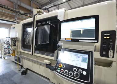竹中専用設計による複合加工機