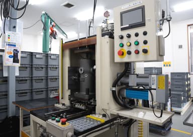 竹中専用設計のブッシュ圧入機