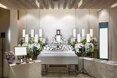 花で彩るお葬式「とむらび」の花祭壇(3)