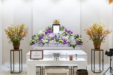 花で彩るお葬式「とむらび」の花祭壇(5)