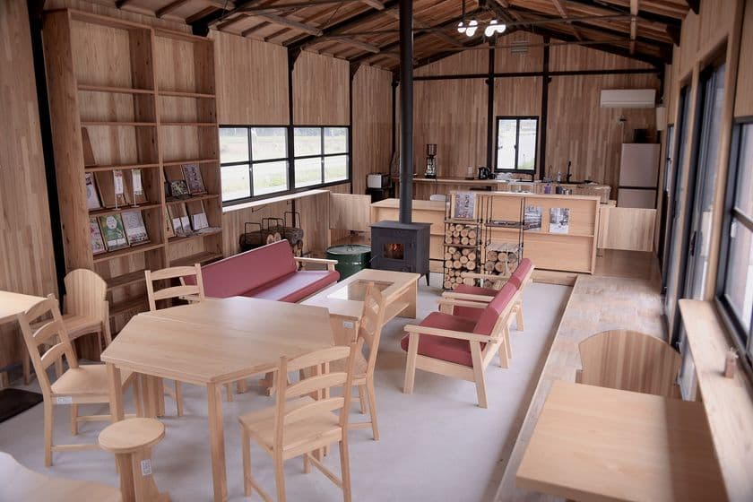 6月1日から京都府南丹市に
薪ストーブショールーム兼カフェの「TAKE5」がオープン！