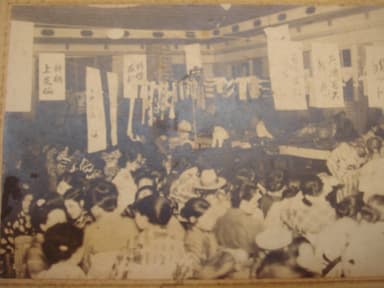 明治時代の売り出しの様子