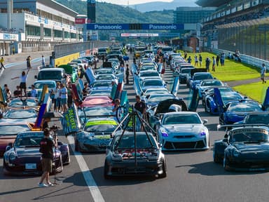 1&#44;000台で走る、パレードラン