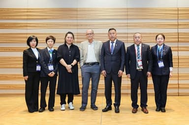 ノーベル賞受賞者トーマス・スードフ氏との記念撮影(1)