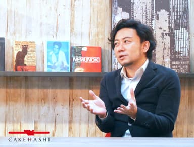 現場とデータ、感性と論理を横断、秋山氏