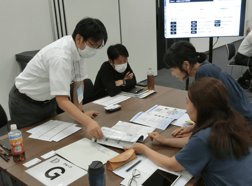 中小企業とデザイナーが共創し、新しい事業を創出！
超実践型『デザイン経営スクール』第6期開講　
開講に先駆け、中小企業経営者・デザイナー向けの
プレセミナー(無料)を2回開催！