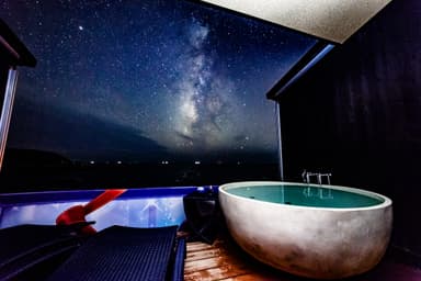 客室露天風呂から望む星空絶景