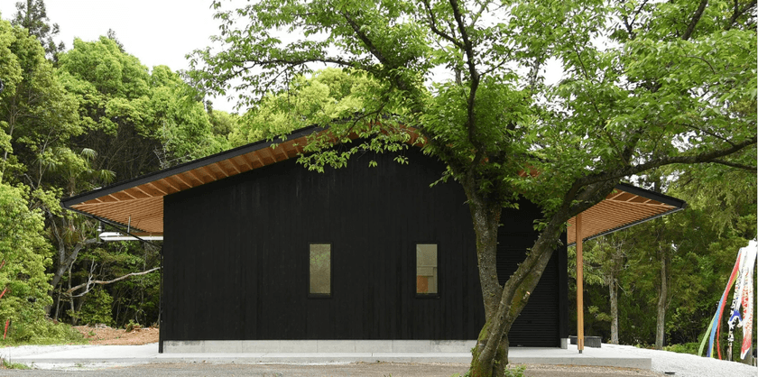 ～福岡県／福智町で建設中の酒蔵がついに完成～　
日本の酒文化を世界に広めたい。生まれ故郷である地元の再興と
日本が誇る伝統産業である酒の再興を掲げる一人の男の挑戦