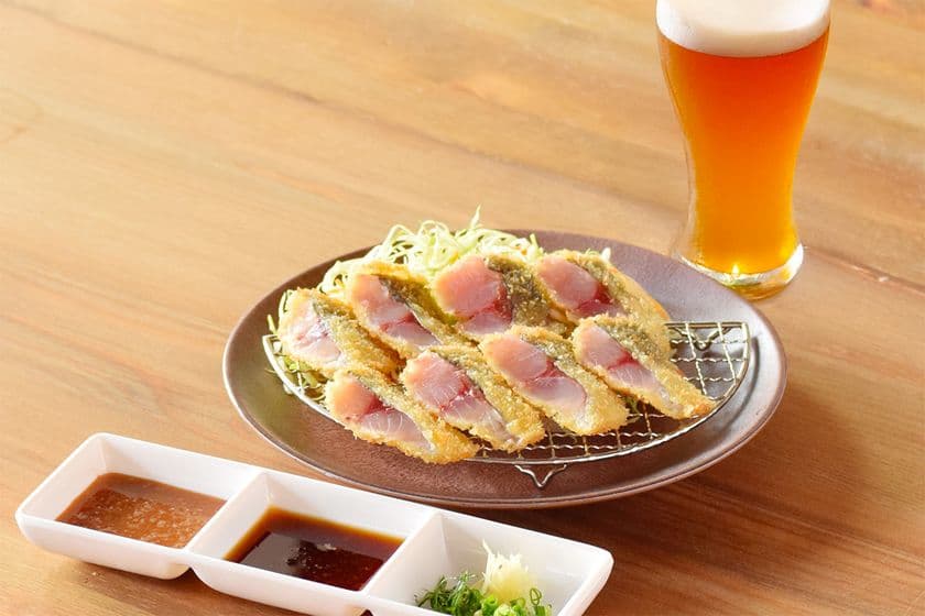 神奈川県小田原市 創業430余年の地元魚問屋が運営する
海鮮食堂『小田原漁港 さじるし食堂』が、
昼から飲める「半生アジフライ・生ビールセット」を
6/1から提供開始