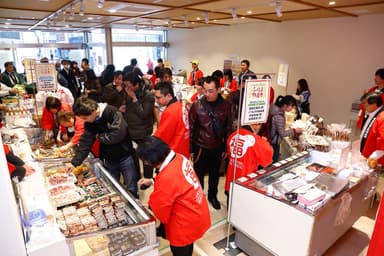 ファミリー・OL・シニア層など、たくさんのお客様で賑わいました
