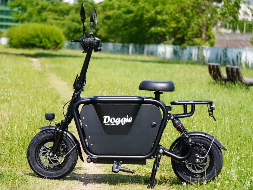 “愛犬と旅する”電動バイク「Doggie(ドギー)」が
安全性・走行性能・デザインすべてを見直しリニューアル！