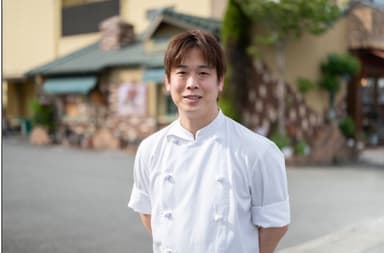 「パティスリーアンドベル」　シェフパティシエ 西口 聖也氏