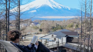 テラスで読書