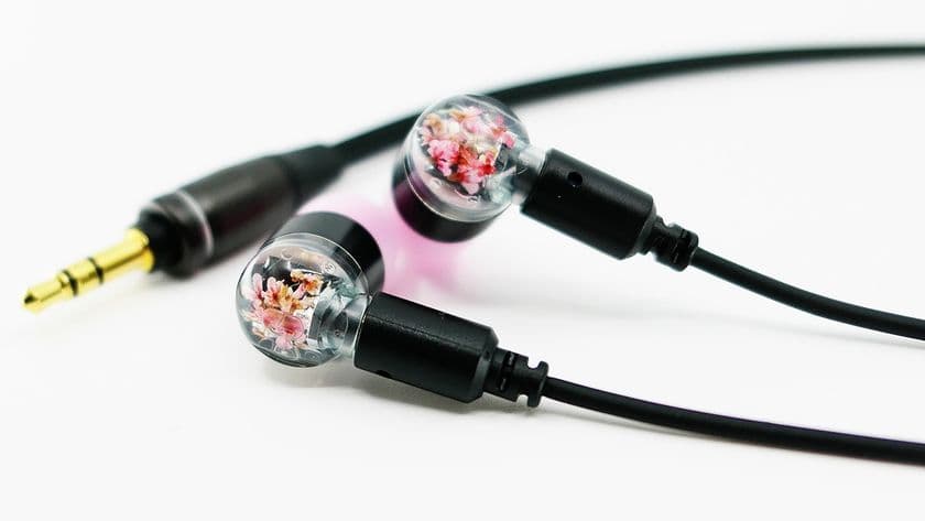 オーツェイド社、6/24より新開発ツイータ搭載の有線イヤホン
「intime夜桜」と新開発ケーブルCOAXUSをMakuakeで限定販売