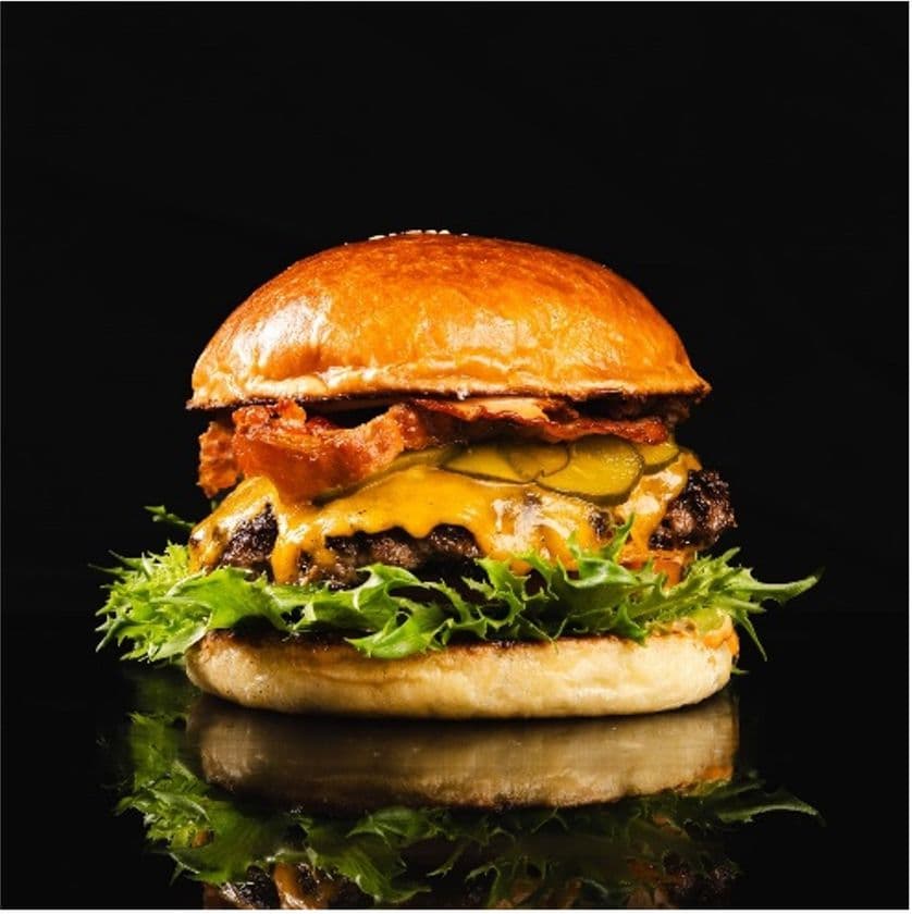 ヒルトン×オージー・ビーフ、「国際ハンバーガーの日」を記念し
「グルメバーガーマンス」を6月25日(水)まで期間限定開催