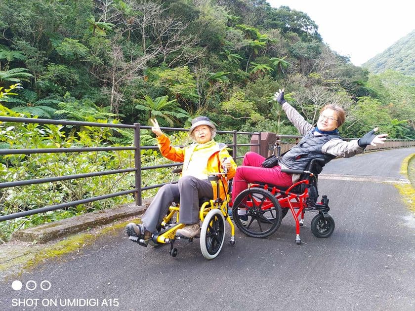 歩けなくても大丈夫！足こぎ車いす“COGY”で3世代家族旅行を！
ユニバーサルツーリズム体験サービス「COGYライド」　
全国事業者募集 オンライン説明会を6/23～7/5開催