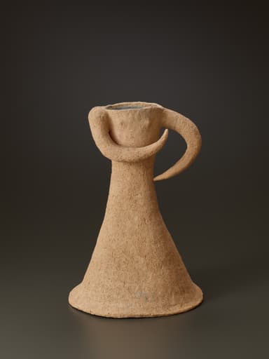 (8)宇野三吾「ハニワ形花器」c.1950年／昭和25年頃　当館蔵