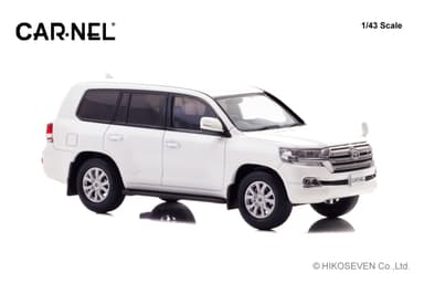CARNEL 1/43 トヨタ ランドクルーザー AX G selection (URJ202) 2015 White Pearl Crystal Shine：右前