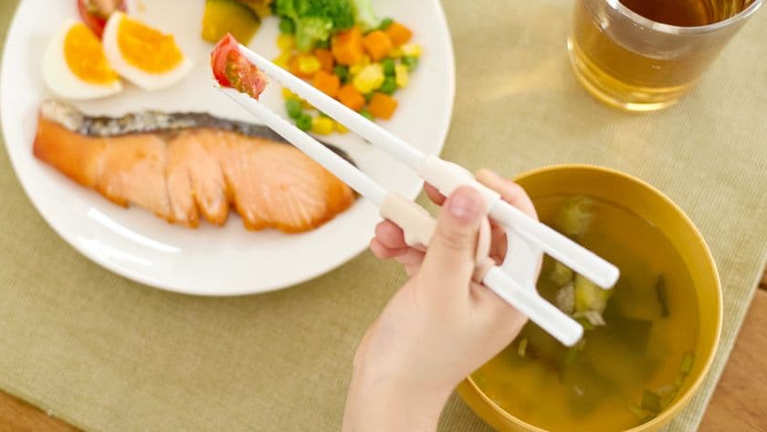 作業療法士と共同開発！お箸の“完成形”
「エジソンのお箸ラストステップ 子ども用」新発売！