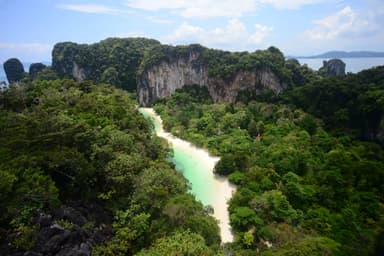 タンボークコラニー国立公園内 ホン島