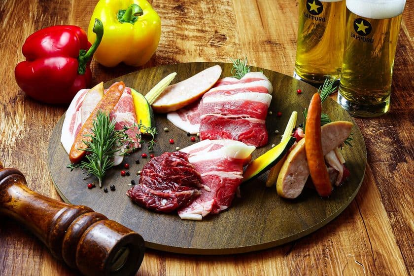 カリッと香ばしいNY人気店のピザと充実のBBQプレートを
さいたま新都心駅近テラス席で　
けやきひろば屋上ビアガーデン by Serafina NEW YORK　
さいたまスーパーアリーナの前に夏季限定で7月1日(火)オープン