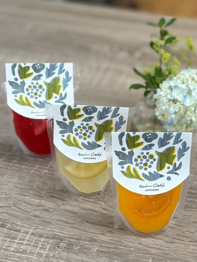 自由が丘の北欧カフェ「ミンナトリエ」が1周年！
自家製酵素ジュースを使った、夏のギフトに最適な
「夏のゼリー詰め合わせ」を7月1日に発売
