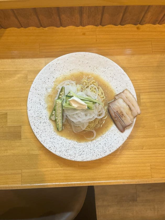 東京都福生市の人気ビストロ「Brasserie&cafe Lien」
7月10日(木)より夏季限定メニューの提供を開始　
ガーリックが織りなす、涼やかで刺激的なラインナップをご用意