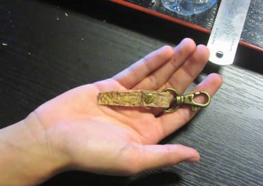 「魚の皮から革細工」の作品例