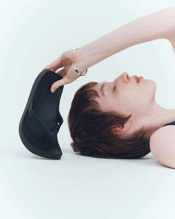 シューズブランド CAMINANDOより、
XL EXTRALIGHT(R)ソール採用の
フリップフラップサンダルが誕生！