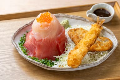 富士山と飛行機丼　2&#44;200円