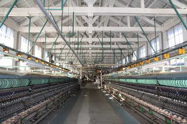 富岡製糸場の繰糸所内部　※画像提供　富岡市